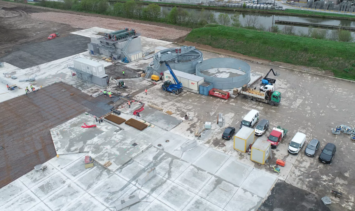 Centrale traitement de lavage en cours de montage 