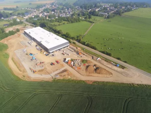 Yvoir - Construction de la nouvelle chaîne d'embouteillage de la Brasserie du Bocq