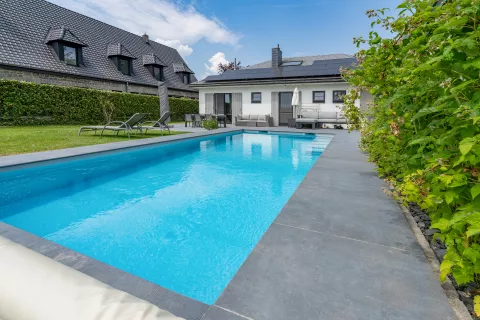 Aménagement d'une terrasse et d'une piscine à Wierde