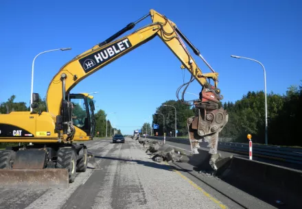 Namur - Travaux de démolition sur la route nationale 4