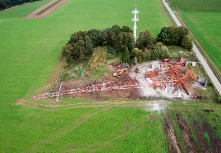 Démolition à l'explosif de l'antenne de l'OTAN